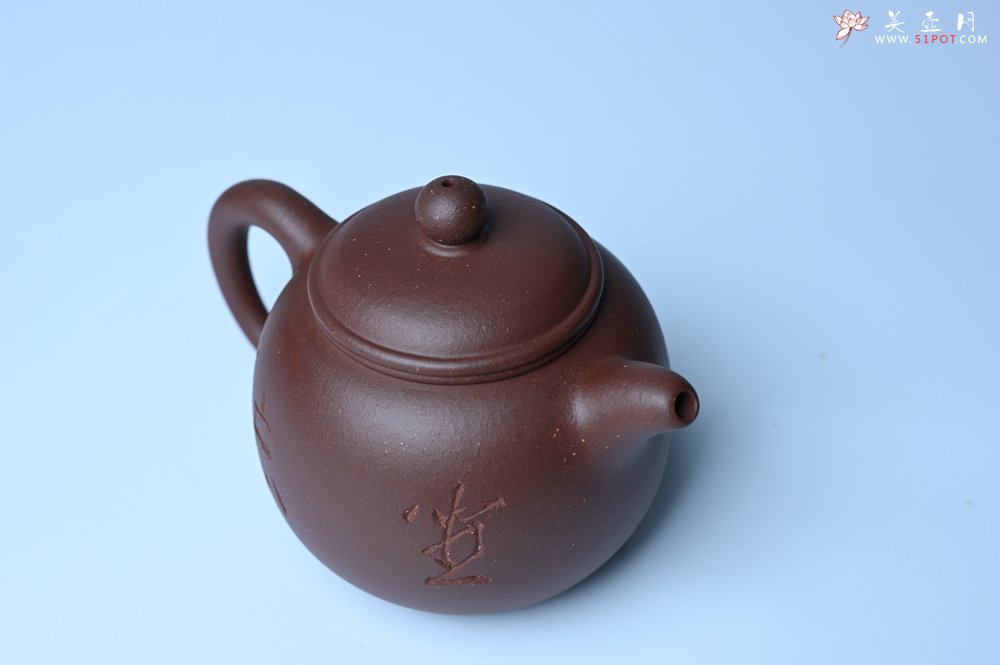 紫砂壶图片：毛国强入室弟子黄云初 特好老紫泥匏尊壶 名家何水法书法“坐忘” 刘世涛伯陶刻 - 宜兴紫砂壶网