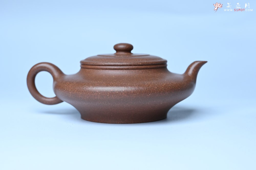 紫砂壶图片：潜力股周小培 特好文革老紫泥 全手工虚扁壶 难度大 好壶期待与您结缘 - 宜兴紫砂壶网