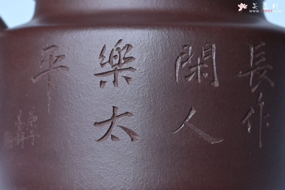 紫砂壶图片：油润底曹青 全手工德中茶壶 装饰人物特文气 - 宜兴紫砂壶网