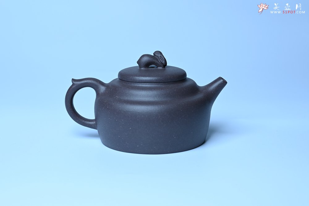 紫砂壶图片：美壶特惠 精品青灰泥玉兔紫砂壶 茶人醉爱 - 宜兴紫砂壶网