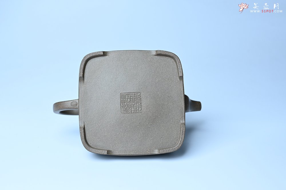 紫砂壶图片：实力派张海艳全手工蟹壳老青段泥精工弧菱壶 - 宜兴紫砂壶网