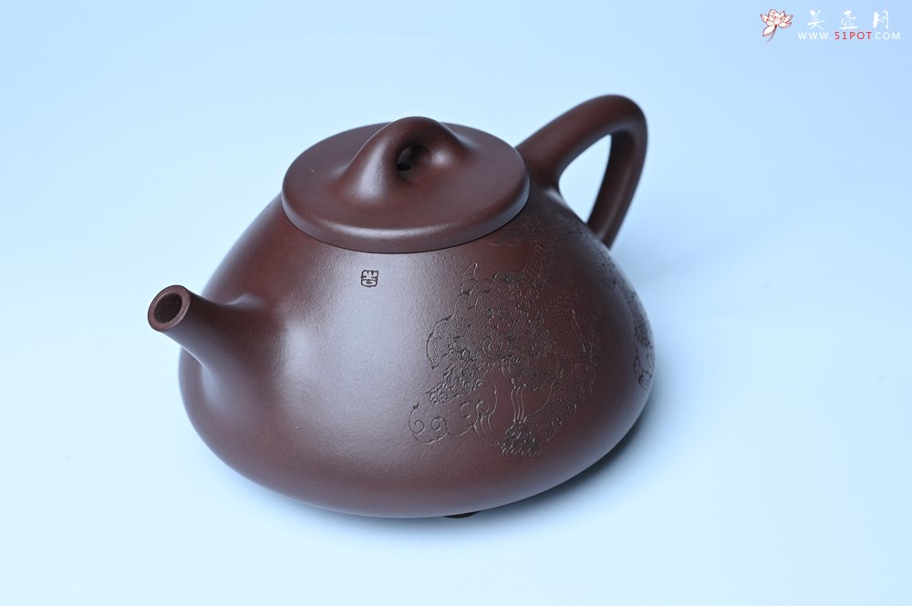 紫砂壶图片：特油润底曹青 全手工子冶石瓢 助工装饰菩萨坐骑瑞兽 - 宜兴紫砂壶网