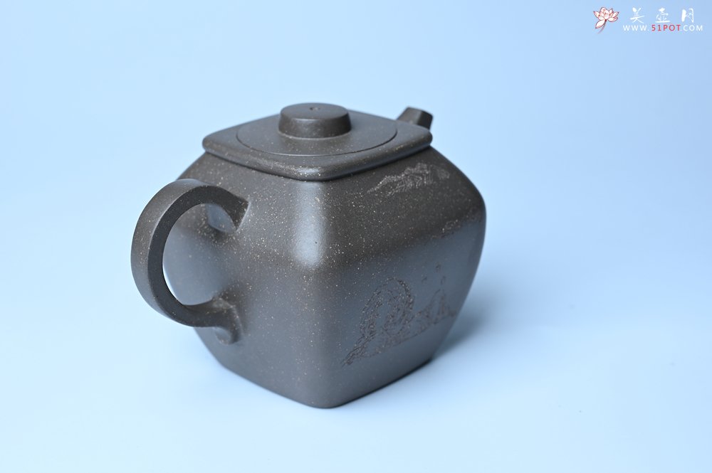 紫砂壶图片：美壶特惠 精致青灰段泥混方巨轮壶 茶壶 无事竹间坐 有情化外游 - 宜兴紫砂壶网