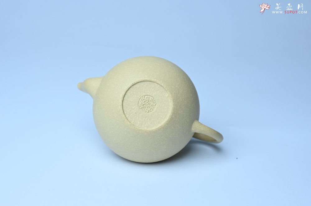 紫砂壶图片：美壶特惠 纯净本绿梨形壶 茶人醉爱 - 宜兴紫砂壶网