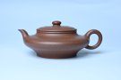 紫砂壶图片：潜力股周小培 特好文革老紫泥 全手工虚扁壶 难度大 好壶期待与您结缘 - 宜兴紫砂壶网
