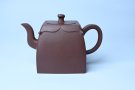 紫砂壶图片：美壶特惠 精致四方圆口壶 造型新颖 - 宜兴紫砂壶网