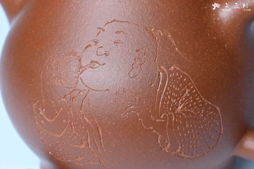 紫砂壶图片：美壶特惠 王老师 全手工红降坡泥潘壶 国助工 易轩 范小君徒杨志老师刻绘 装饰小富贵特文气 - 宜兴紫砂壶网