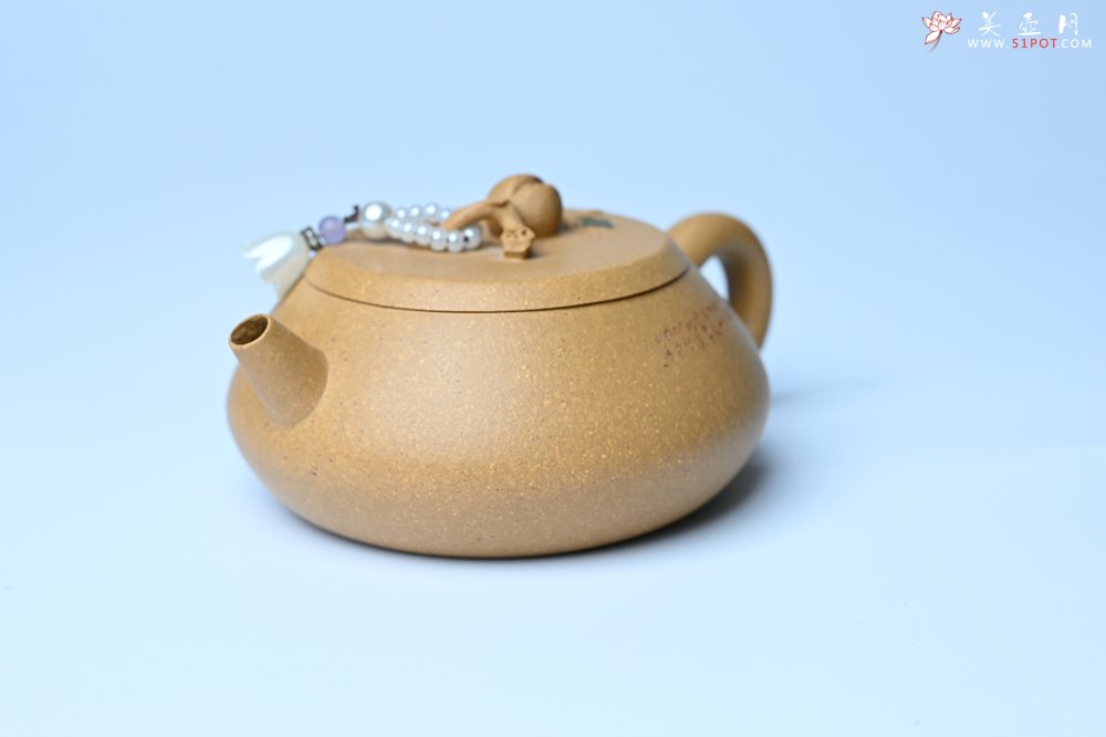 紫砂壶图片：美壶特惠 特好黄龙山段泥香桃壶 桃和叶特灵动 仿生佳作 - 宜兴紫砂壶网