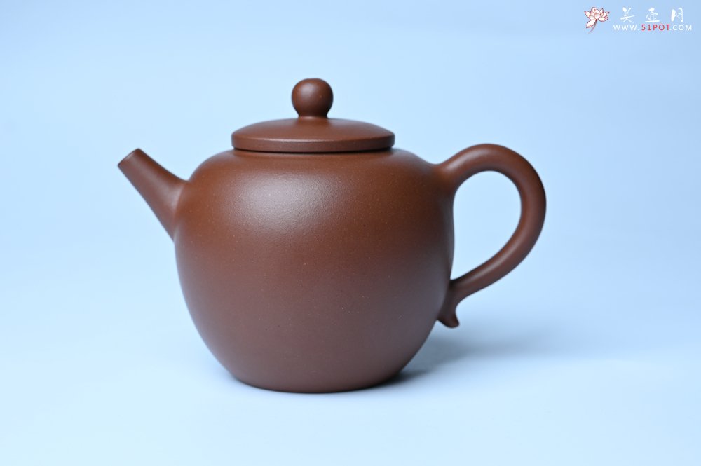 紫砂壶图片：毛国强入室弟子黄云初 特好老紫泥清莲壶 何水法书法清白 刘世涛伯陶刻 - 宜兴紫砂壶网