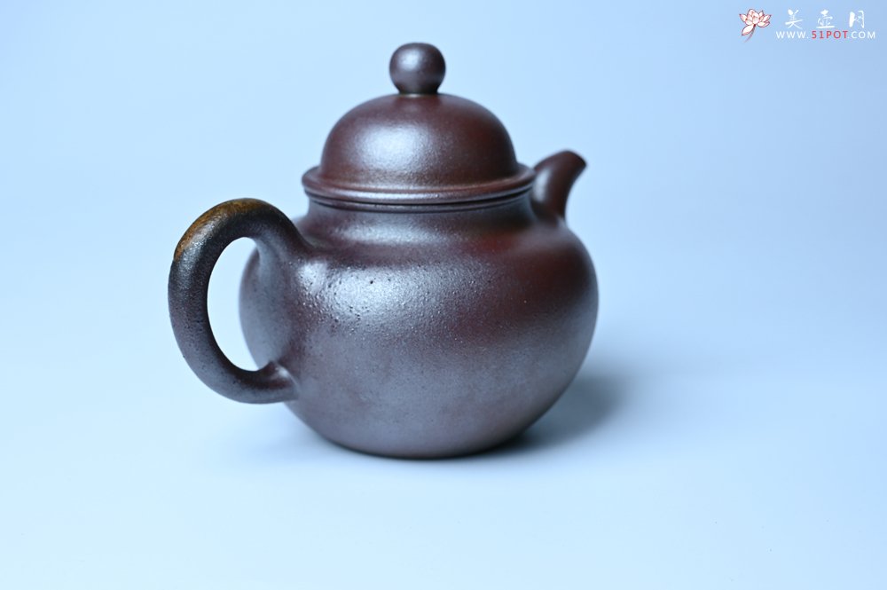紫砂壶图片：美壶特惠 精致柴烧青灰泥掇球壶 茶人醉爱 - 宜兴紫砂壶网