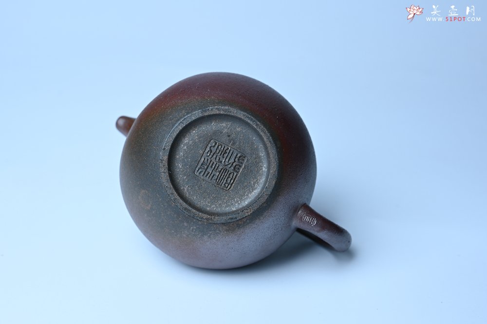 紫砂壶图片：美壶特惠 精致柴烧青灰泥掇球壶 茶人醉爱 - 宜兴紫砂壶网