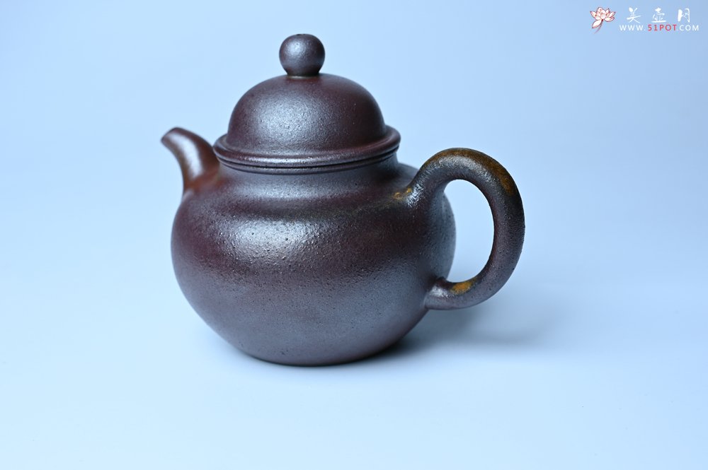 紫砂壶图片：美壶特惠 精致柴烧青灰泥掇球壶 茶人醉爱 - 宜兴紫砂壶网