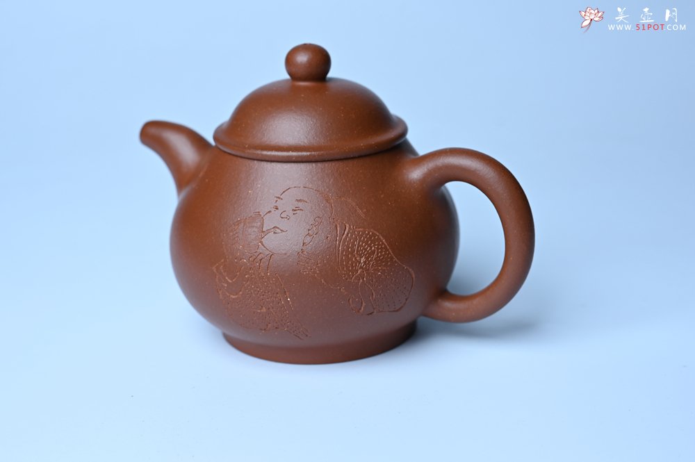 紫砂壶图片：美壶特惠 王老师 全手工红降坡泥潘壶 国助工 易轩 范小君徒杨志超老师刻绘 装饰小富贵特文气 - 宜兴紫砂壶网