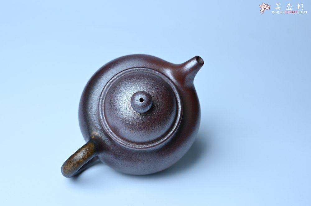 紫砂壶图片：美壶特惠 精致柴烧青灰泥掇球壶 茶人醉爱 - 宜兴紫砂壶网