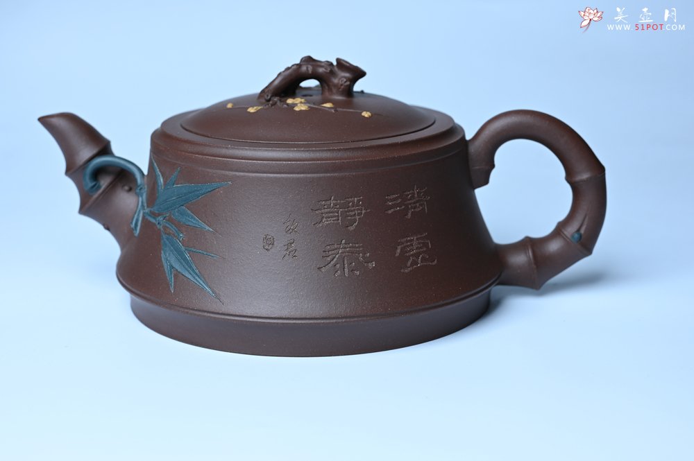 紫砂壶图片：美壶年底特惠 精品松竹梅紫砂壶 清虚静泰 暮色苍茫看劲松 乱云飞渡仍从容 - 宜兴紫砂壶网