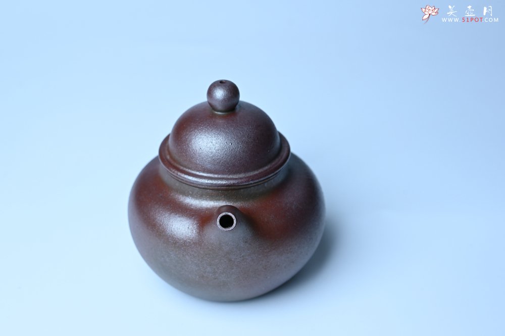 紫砂壶图片：美壶特惠 精致柴烧青灰泥掇球壶 茶人醉爱 - 宜兴紫砂壶网