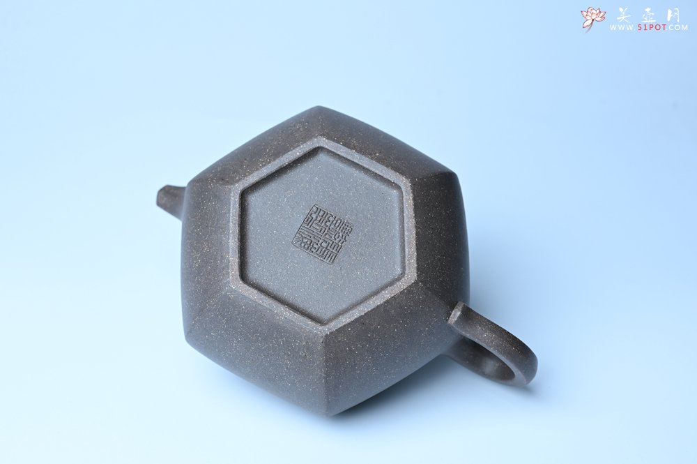 紫砂壶图片：实力派张海艳全手工精工老青灰泥六方仿古壶 气势磅礴 线面挺括平正 - 宜兴紫砂壶网