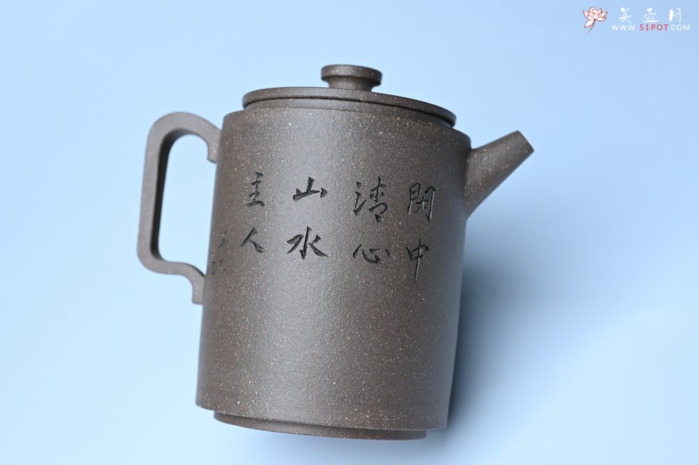 紫砂壶图片：美壶特惠 蠡墅大水潭深井老天青泥 精致圆础壶 装饰山水 茶人醉爱 - 宜兴紫砂壶网