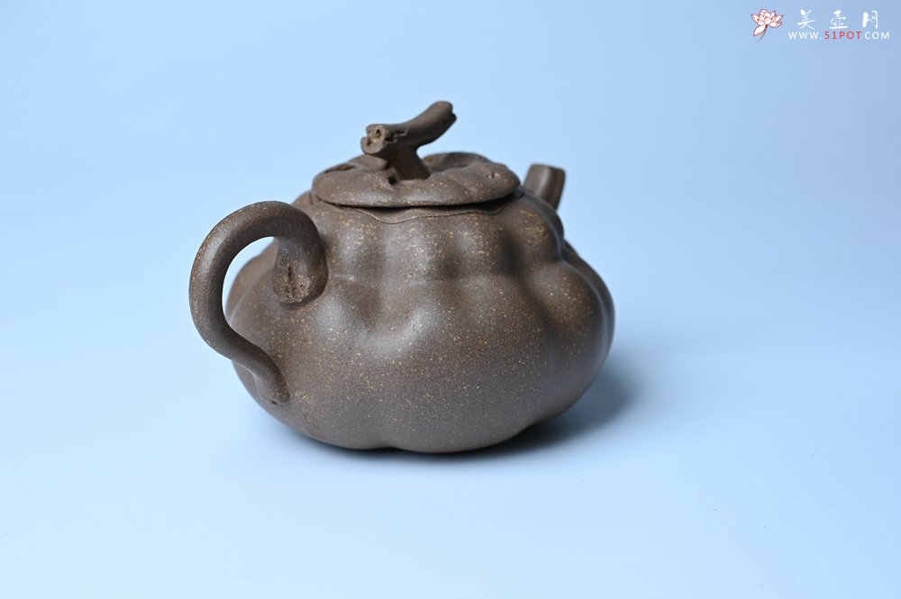 紫砂壶图片：美壶特惠 精致卡盖全手工老青段仿生小花货柿子壶 茶人醉爱 - 宜兴紫砂壶网