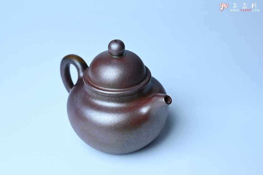 紫砂壶图片：美壶特惠 精致柴烧青灰泥掇球壶 茶人醉爱 - 宜兴紫砂壶网