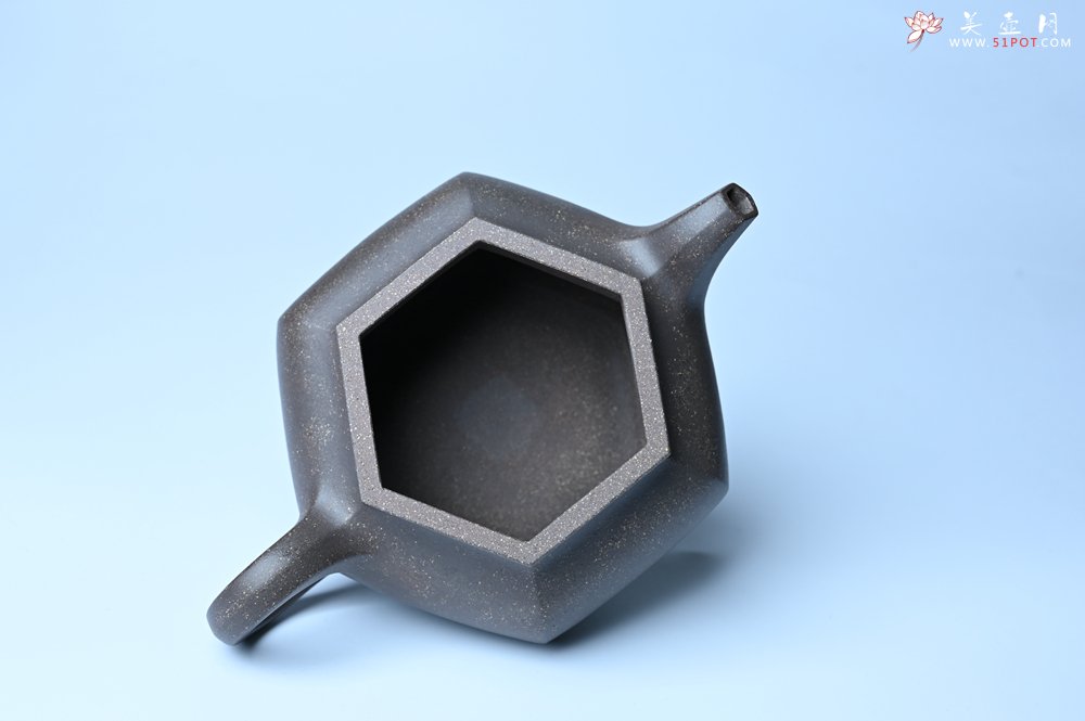 紫砂壶图片：实力派张海艳全手工精工老青灰泥六方仿古壶 气势磅礴 线面挺括平正 - 宜兴紫砂壶网