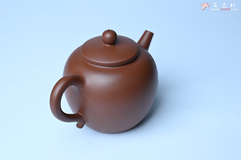 紫砂壶图片：毛国强入室弟子黄云初 特好老紫泥清莲壶 何水法书法清白 刘世涛伯陶刻 - 宜兴紫砂壶网