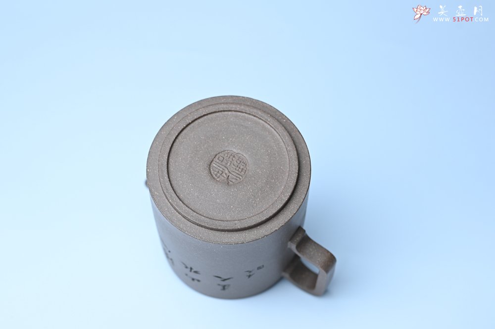 紫砂壶图片：美壶特惠 蠡墅大水潭深井老天青泥 精致圆础壶 装饰山水 茶人醉爱 - 宜兴紫砂壶网