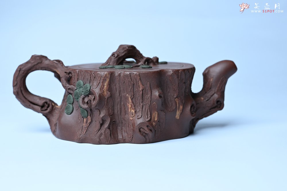 紫砂壶图片：实力派国工奚亮 全手工双色松桩壶 此壶灵动刻画描绘松桩之形 - 宜兴紫砂壶网