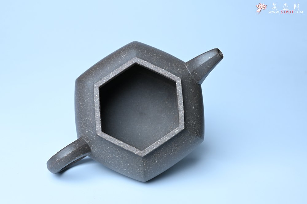 紫砂壶图片：实力派张海艳全手工油润青灰段泥藏六方壶 线面挺快 大气 - 宜兴紫砂壶网