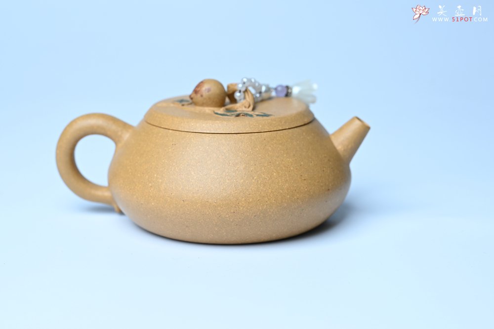 紫砂壶图片：美壶特惠 特好黄龙山段泥香桃壶 桃和叶特灵动 仿生佳作 - 宜兴紫砂壶网