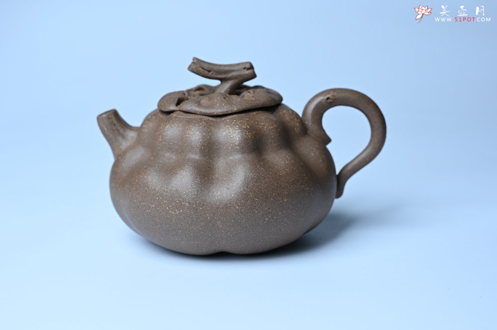 紫砂壶图片：美壶特惠 精致卡盖全手工老青段仿生小花货柿子壶 茶人醉爱 - 宜兴紫砂壶网