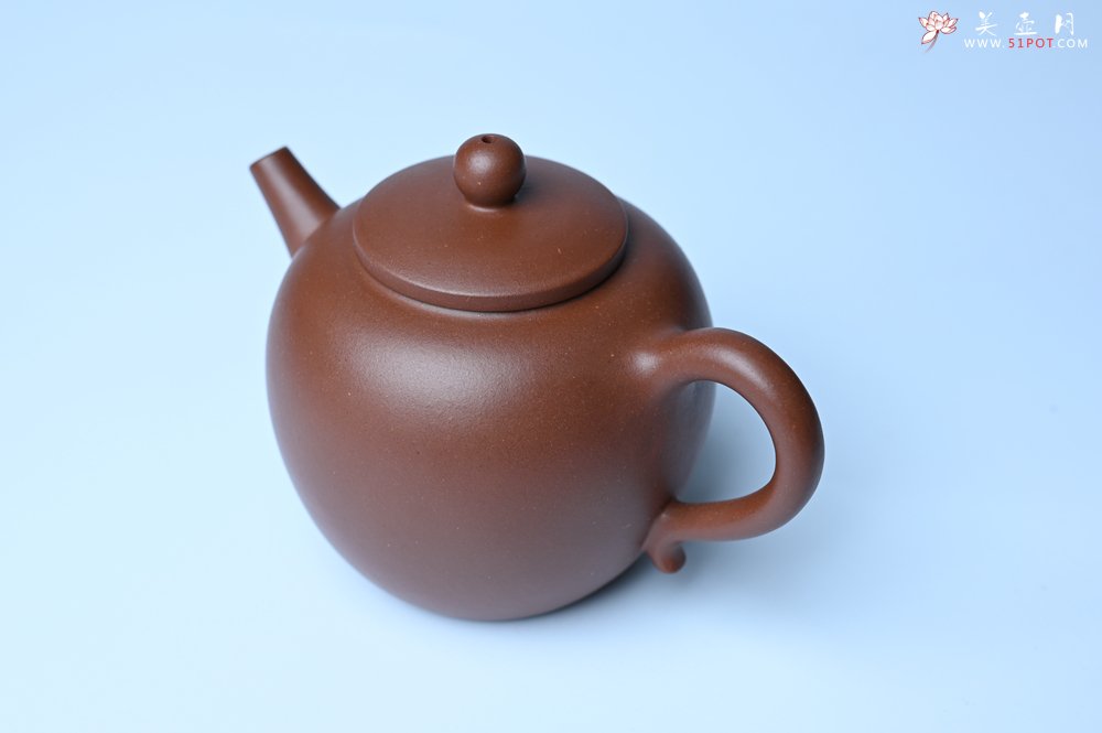 紫砂壶图片：毛国强入室弟子黄云初 特好老紫泥清莲壶 何水法书法清白 刘世涛伯陶刻 - 宜兴紫砂壶网