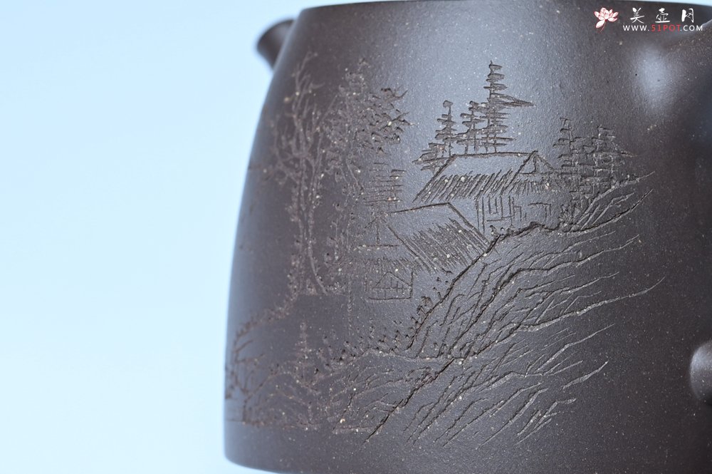 紫砂壶图片：美壶特惠 老紫泥精致山水汉铎壶 茶人醉爱 - 宜兴紫砂壶网