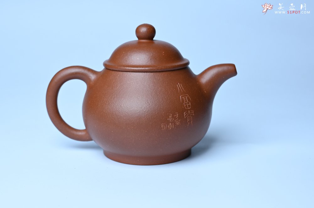 紫砂壶图片：美壶特惠 王老师 全手工红降坡泥潘壶 国助工 易轩 范小君徒杨志超老师刻绘 装饰小富贵特文气 - 宜兴紫砂壶网