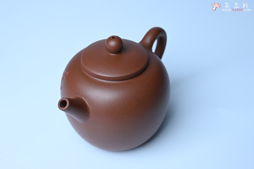 紫砂壶图片：毛国强入室弟子黄云初 特好老紫泥清莲壶 何水法书法清白 刘世涛伯陶刻 - 宜兴紫砂壶网