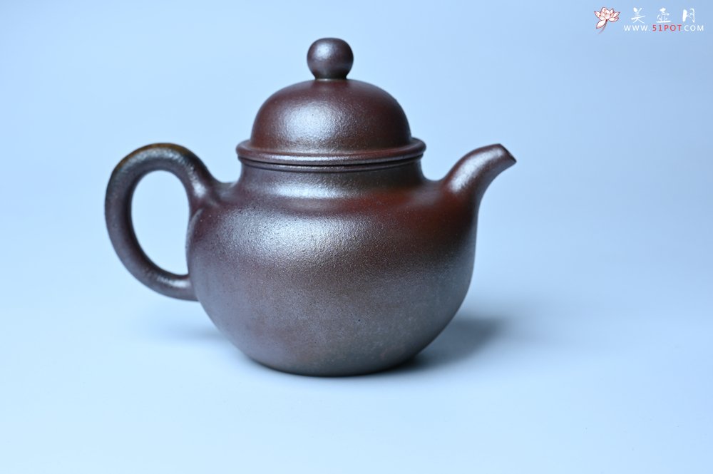 紫砂壶图片：美壶特惠 精致柴烧青灰泥掇球壶 茶人醉爱 - 宜兴紫砂壶网