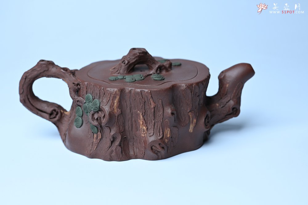 紫砂壶图片：实力派国工奚亮 全手工双色松桩壶 此壶灵动刻画描绘松桩之形 - 宜兴紫砂壶网