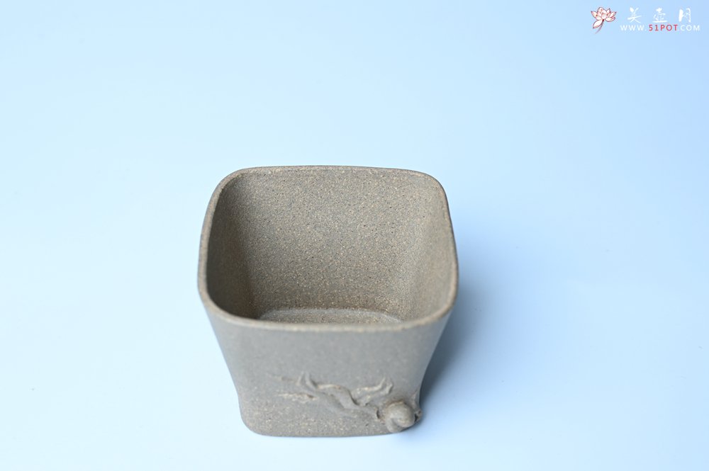 紫砂壶图片：实力派国工周斌（周镔） 采用8000块一捆的特好青段 全手工四方寿桃主人杯 观桃杯 - 宜兴紫砂壶网