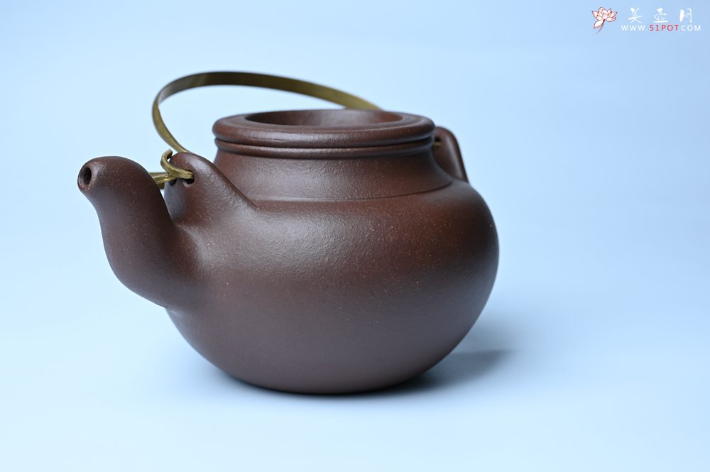 紫砂壶图片：美壶特惠 手工手制精致老紫泥提梁壶 茶人醉爱 - 宜兴紫砂壶网