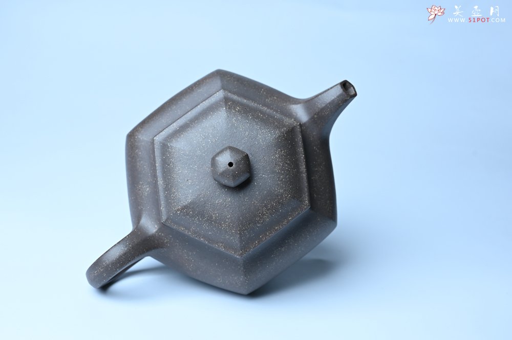 紫砂壶图片：实力派张海艳全手工精工老青灰泥六方仿古壶 气势磅礴 线面挺括平正 - 宜兴紫砂壶网