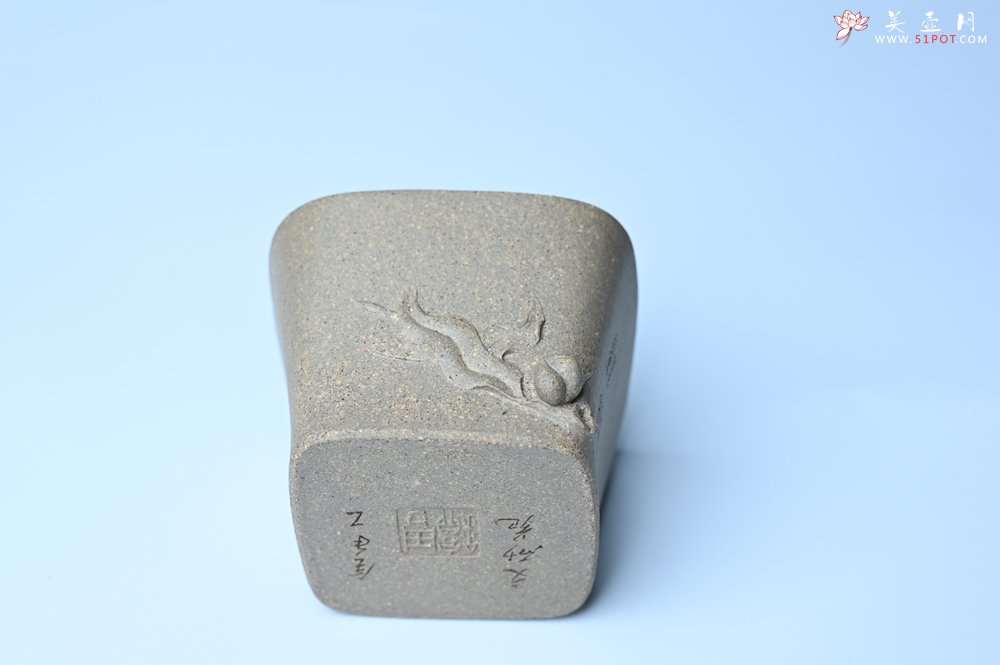 紫砂壶图片：实力派国工周斌（周镔） 采用8000块一捆的特好青段 全手工四方寿桃主人杯 观桃杯 - 宜兴紫砂壶网