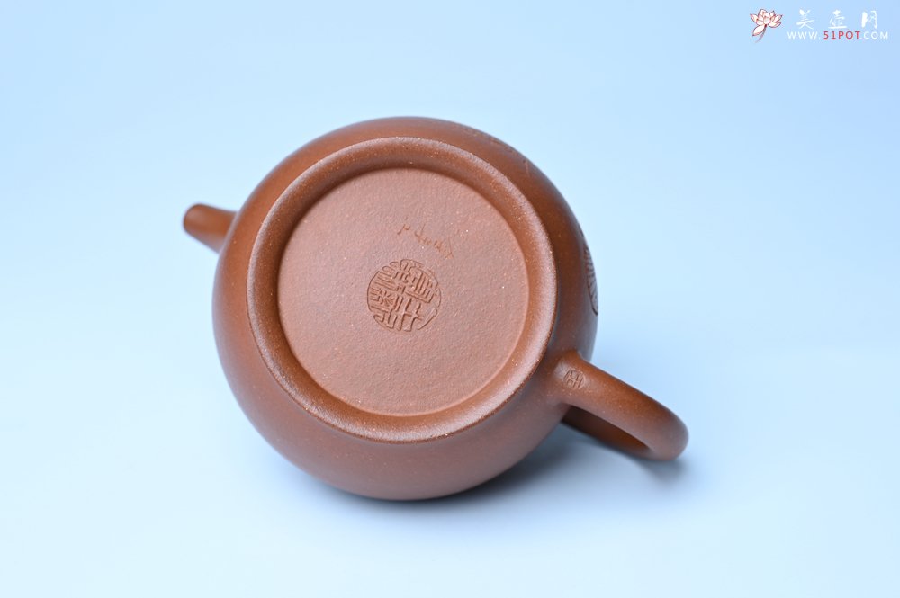 紫砂壶图片：美壶特惠 王老师 全手工红降坡泥潘壶 国助工 易轩 范小君徒杨志老师刻绘 装饰小富贵特文气 - 宜兴紫砂壶网
