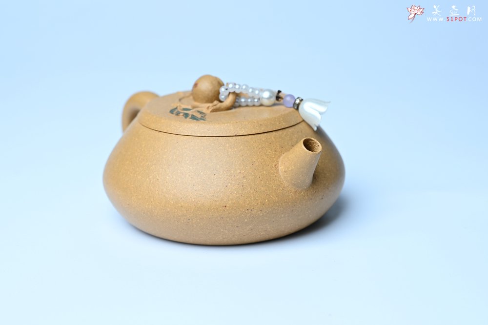 紫砂壶图片：美壶特惠 特好黄龙山段泥香桃壶 桃和叶特灵动 仿生佳作 - 宜兴紫砂壶网