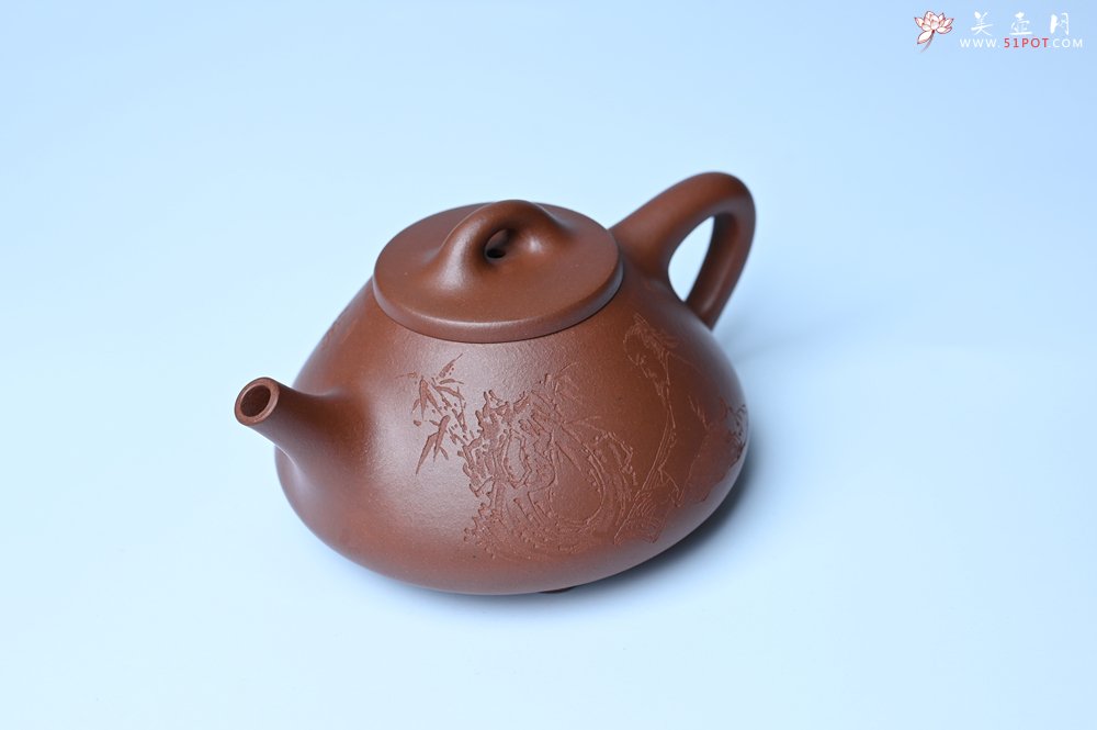 紫砂壶图片：特好底曹青 全手工小子冶石瓢 抚琴看修竹 装饰特文气 期待与亲结缘 - 宜兴紫砂壶网