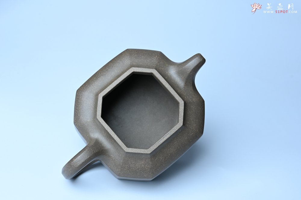 紫砂壶图片：实力派张海艳全手工蟹壳老青段泥精工八方侧角壶 气势磅礴 - 宜兴紫砂壶网