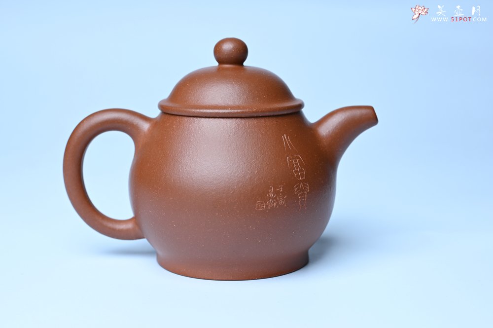 紫砂壶图片：美壶特惠 王老师 全手工红降坡泥潘壶 国助工 易轩 范小君徒杨志老师刻绘 装饰小富贵特文气 - 宜兴紫砂壶网