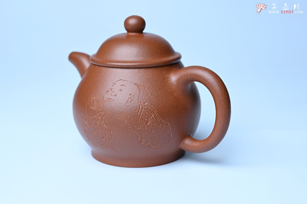 紫砂壶图片：美壶特惠 王老师 全手工红降坡泥潘壶 国助工 易轩 范小君徒杨志老师刻绘 装饰小富贵特文气 - 宜兴紫砂壶网