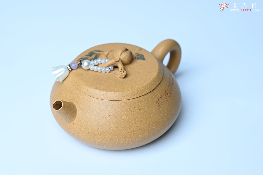 紫砂壶图片：美壶特惠 特好黄龙山段泥香桃壶 桃和叶特灵动 仿生佳作 - 宜兴紫砂壶网