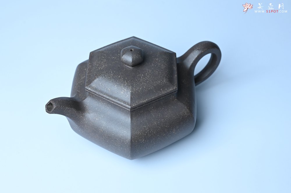 紫砂壶图片：实力派张海艳全手工精工老青灰泥六方仿古壶 气势磅礴 线面挺括平正 - 宜兴紫砂壶网