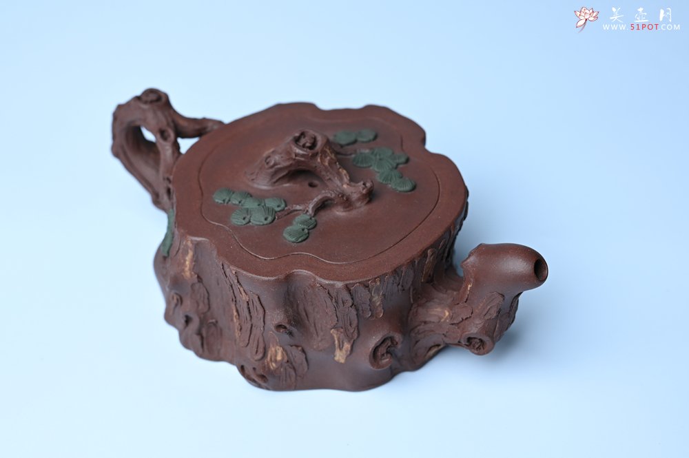 紫砂壶图片：实力派国工奚亮 全手工双色松桩壶 此壶灵动刻画描绘松桩之形 - 宜兴紫砂壶网